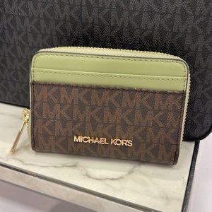 Michael Kors Jet Set Travel Medium Zip Around Card Case